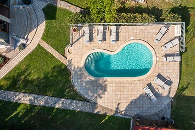 Villa Vinci mit Pool & Spielplatz