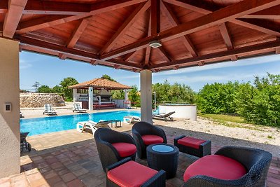 Villa mit Pool, Jacuzzi & Sauna