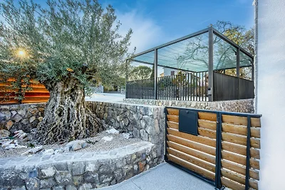 Villa Primus con piscina e jacuzzi