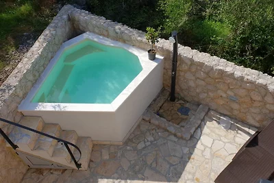 Villa Pinia mit Meerblick & Pool
