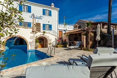 Steinhaus Villa Dunatić mit Pool
