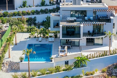 Luxus Villa Golden Lion mit Pool