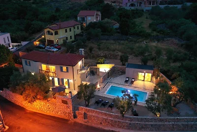 Villa Pinia mit Meerblick & Pool