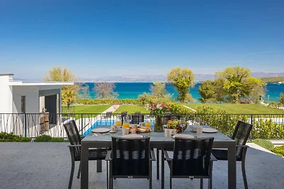 Villa C Malinska am Meer mit Pool