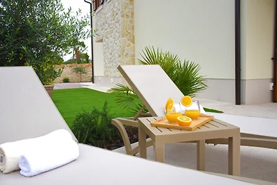 Villa Julija con piscina riscaldata
