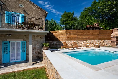 Steinhaus mit Pool, nur 50 vom Meer