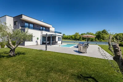 Villa Marinella mit beheiztem Pool