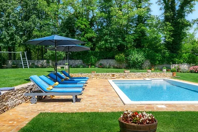 Villa Lipa mit beheiztem Pool, Sauna und Weinkeller