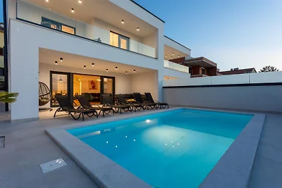Villa Manhattan mit Pool am Meer