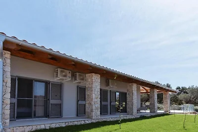 Erleben Sie die Villa Kadila – beheizter Pool & Sauna in einem zeitlosen Olivenhain