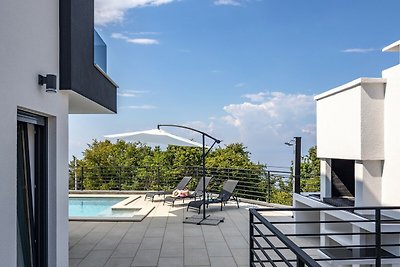 Villa Aris mit beheiztem Pool & Meerblick