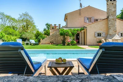 Villa Lipa mit beheiztem Pool, Sauna und Weinkeller