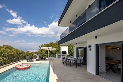 Villa Aris mit beheiztem Pool & Meerblick