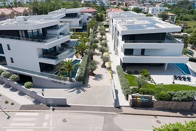 Azimut Superior Apartment mit Pool