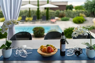 Villa Blumarine – Eine moderne Oase des Komforts mit privatem Pool