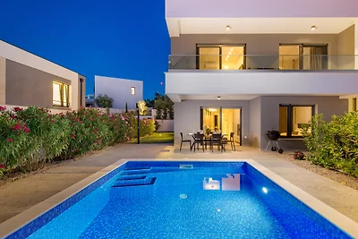 Premium Apartment mit privatem Pool