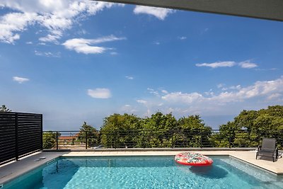 Villa Aris mit beheiztem Pool & Meerblick