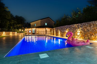 Charmante Villa Old Stone mit Pool