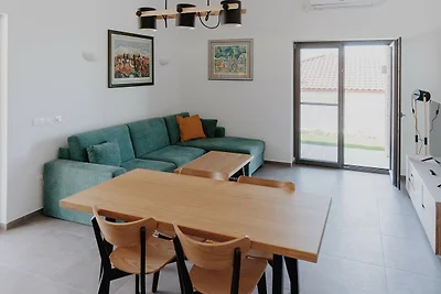 Erleben Sie die Villa Kadila – beheizter Pool & Sauna in einem zeitlosen Olivenhain