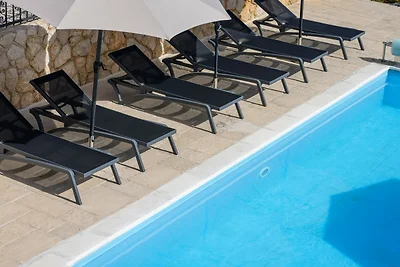 Villa Andrea– Stilvolle Oase mit Pool & Meerblick