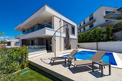 Luxury Apartment mit privatem Pool