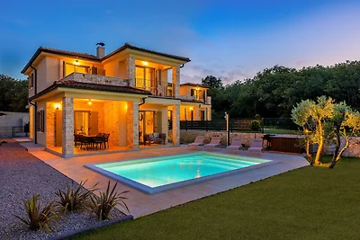 Villa Pinaza B sul mare con piscina riscaldata