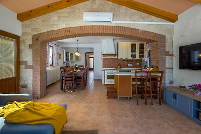 Villa Vinci mit Pool & Spielplatz