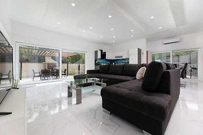 Villa Veroniq con piscina e jacuzzi