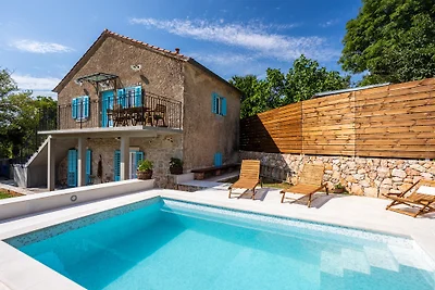 Steinhaus mit Pool, nur 50 vom Meer