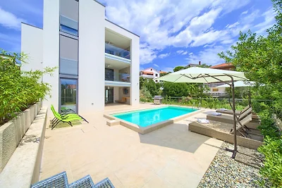 Villa Celeia-Luxus FeWo 3 mit Pool