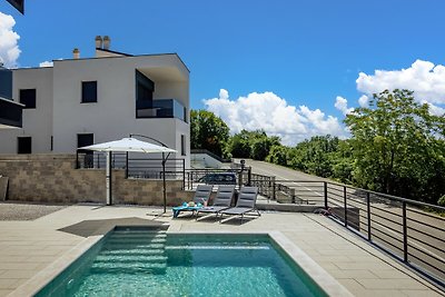 Villa Aura mit beheiztem Pool