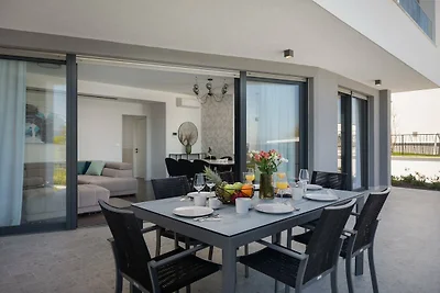 Villa C Malinska am Meer mit Pool