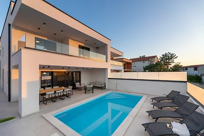 Villa Aria am Meer mit Pool