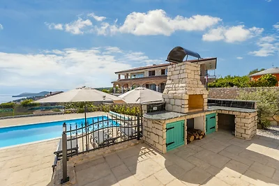 Villa Maia – Stilvolle Oase mit Pool & Meerblick