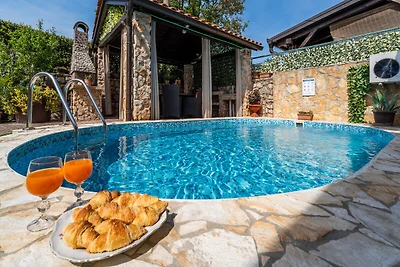 Ferienhaus Ana mit Pool und Jacuzzi