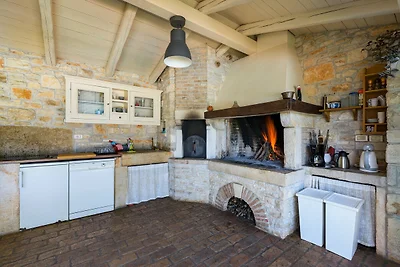 Villa Lipa mit beheiztem Pool, Sauna und Weinkeller