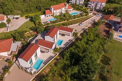 Casa Forma con piscina