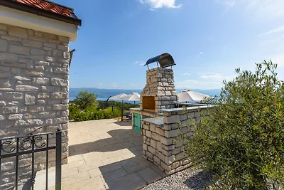 Villa Maia – Stilvolle Oase mit Pool & Meerblick