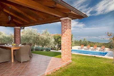 Villa Maria con piscina vicino al mare