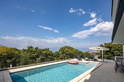 Villa Aris mit beheiztem Pool & Meerblick