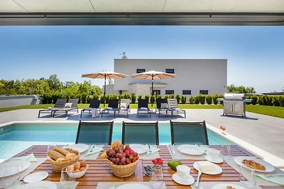 Villa Marinella mit beheiztem Pool