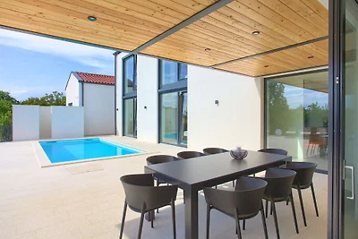 Casa Forma con piscina