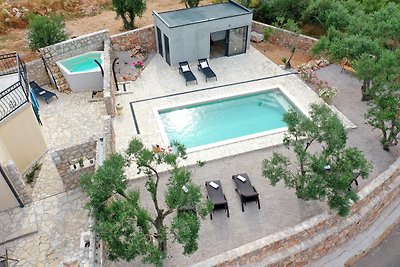 Villa Pinia mit Meerblick & Pool