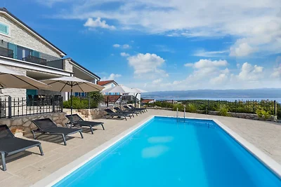 Villa Maia – Stilvolle Oase mit Pool & Meerblick