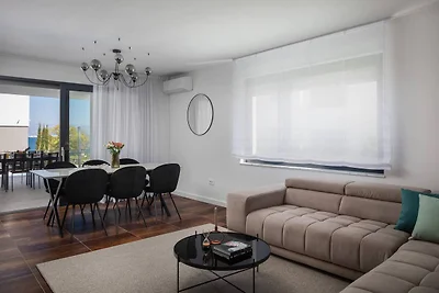 Premium Apartment mit privatem Pool