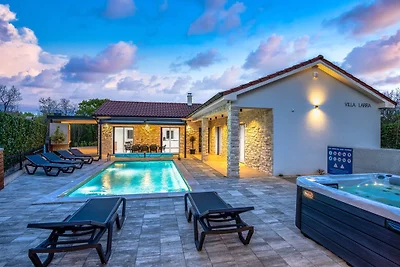 Villa Larra con piscina e jacuzzi