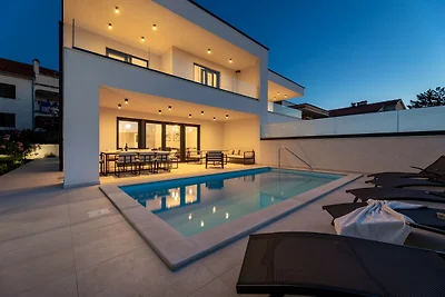 Villa Aria am Meer mit Pool