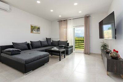 Villa Butoniga Natuur met Zwembad