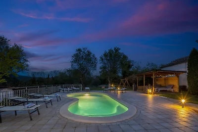 Villa Vinci mit Pool & Spielplatz