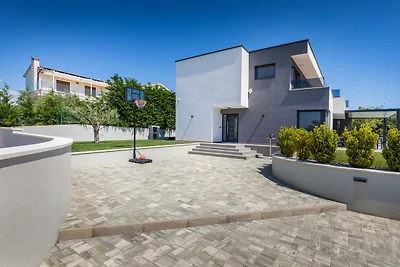 Villa Marinella mit beheiztem Pool